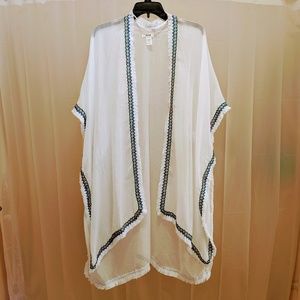 NWT Mudd White Fringe Ruana